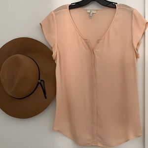 LIKE NEW Joie Pale Pink/Peach Silk Short Sleeve Blouse